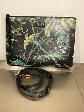 Gucci Black Leather Tropical Bird Print Clutch Pouch Bag Adjustable strap
